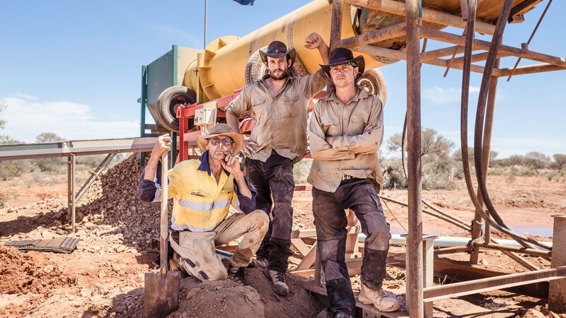 Alex and Eric relocated Scrappy to their new Linger and Die lease . – Bild: Amanda Miller Photography /​ Amanda Miller. /​ Electric Pictures Pty Ltd;12. AM /​ Electric Pictures Pty Ltd