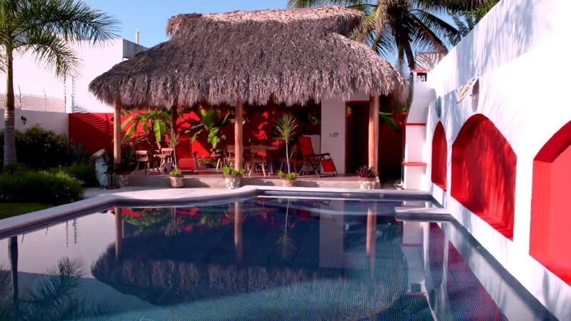 Patti und Rowly haben genug von den Schneestürmen und der Kälte in Ontario und wollen ihre Heimatstadt gegen die Wärme und Sonne von Huatulco in Mexico eintauschen. Die klaren Buchten und herrlichen Sandstrände des touristisch gut erschlossenen Ortes haben es dem Paar angetan. – Bild: Tanja Bachetzky