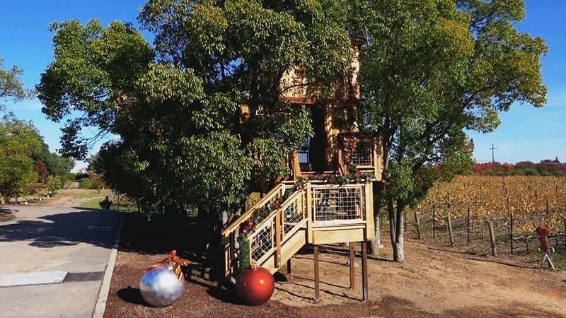 The exterior of the finished treehouse. – Bild: Animal Planet