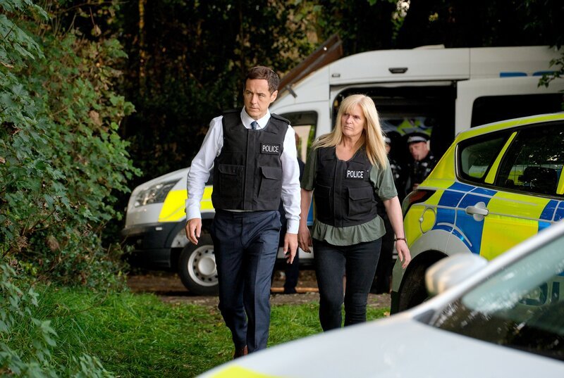 DI Richard Bewley (Andrew Knott, li.), DI Liz Nyles (Siobhan Finneran, re.). – Bild: WDR/​New Pictures & All3Media International