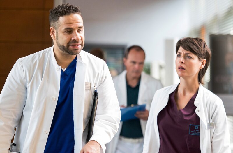 Theresa ist mit der Vorgehensweise von Matteo ganz und gar nicht einverstanden. – Bild: ARD/​Jens Ulrich Koch