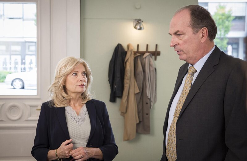 Isabel von Brede (Sabine Postel, l.); Markus Gellert (Herbert Knaup, r.) – Bild: Sat.1 emotions