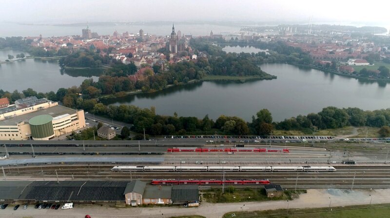 Zielbahnhof: UNESCO-Welterbe Stralsund – Bild: NDR/​Videomagic