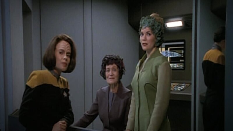 B’Elanna Torres (Roxann Dawson), Jora Mirell (Eve Brenner) und Jessen (Athena Massey) – Bild: Tele 5