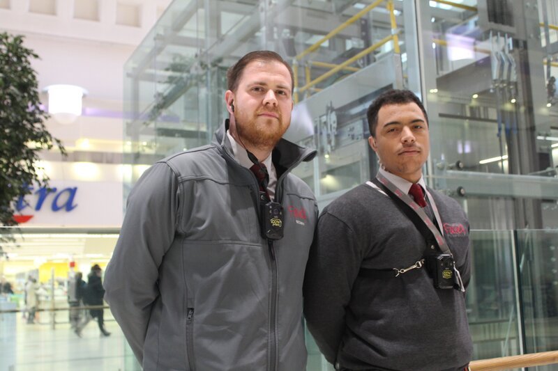 Ashley & Lyndan are part of the security team at Weston Favell Shopping Centre, Northampton – Bild: Crackit Productions