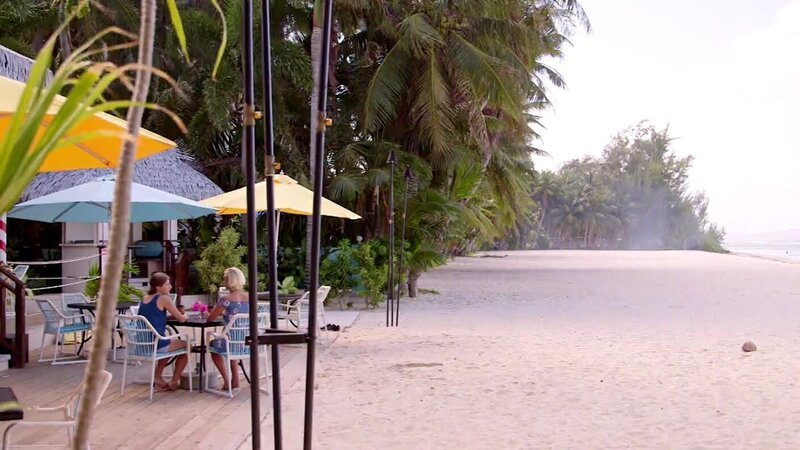 Whitney hat für eine Saison als Rettungsschwimmerin auf Saipan im Westpazifik gearbeitet und sich dabei in die Insel der Nördlichen Marianen verliebt. – Bild: Tanja Bachetzky /​ HGTV