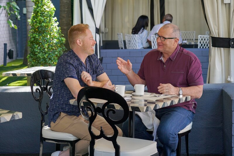 L-R: Mitchell Pritchett (Jesse Tyler Ferguson), Jay Pritchett (Ed O’Neill) – Bild: ViacomCBS