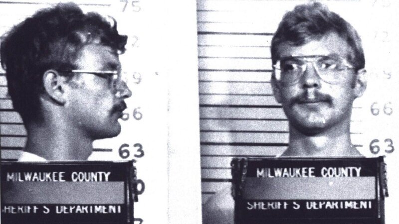 Robert Ressler und Ausschnitte aus seinen Ermittlungen zu Serienmördern. – Bild: TVNOW