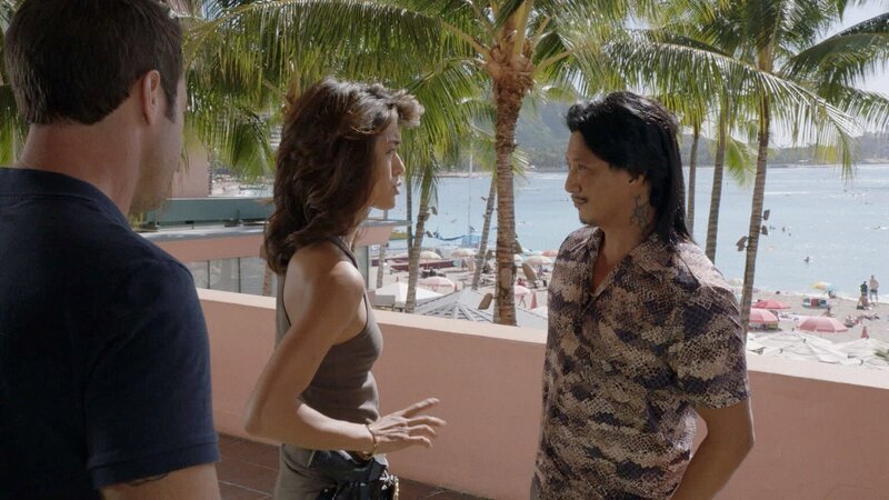 Sang Min (Will Yun Lee, r.), der Five-0 schon lange zuarbeitet, wird des Mordes verdächtigt. Um seine Unschuld zu beweisen, brauchen Steve (Alex O’Loughlin, l.) und Kono (Grace Park, M.) ganz besondere Hilfe … – Bild: 2016 CBS Broadcasting, Inc. All Rights Reserved Lizenzbild frei