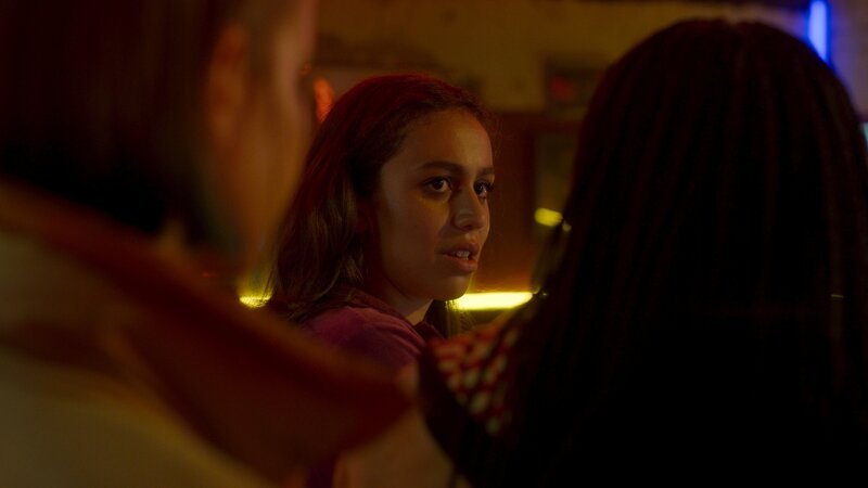 Neve Kelly (Clara Rugaard), – Bild: Sky UK /​ Sky Studios /​ Die Verwendung ist nur bei redaktioneller Berichterstattung im Rahmen einer Programmank¸ndigung ab 2 Monate vor der ersten Auss /​ © 2022 Sky Studios Limited. All Rights Reserved