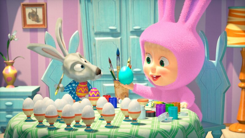 Unterdessen bemalen Mascha und der Hase Ostereier. – Bild: KiKA/​Animaccord LTD