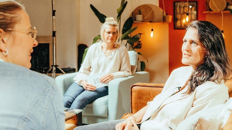 Georgia Mix, Elena Schulte, Sara Bohlen (v.l.) – Bild: Bibel TV