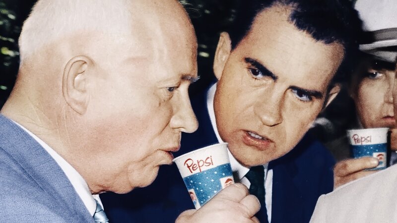 1959: Richard Nixon (r.), Nikita Chruschtschow – Bild: RTL /​ Getty Images /​ ntv /​ Berliner Mauer