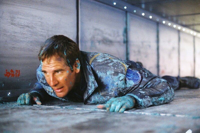 Die Mission auf einem fremden Planeten erweist sich für Tucker (Connor Trinneer) schwieriger als erwartet. – Bild: AXN