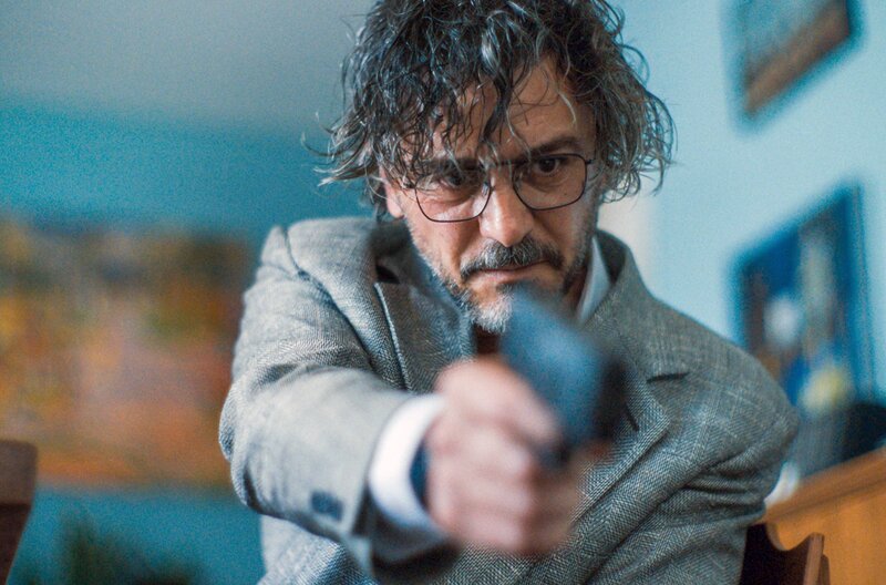 Inspektor Guerrini (Michele Venitucci). – Bild: hugofilm features/​RSI