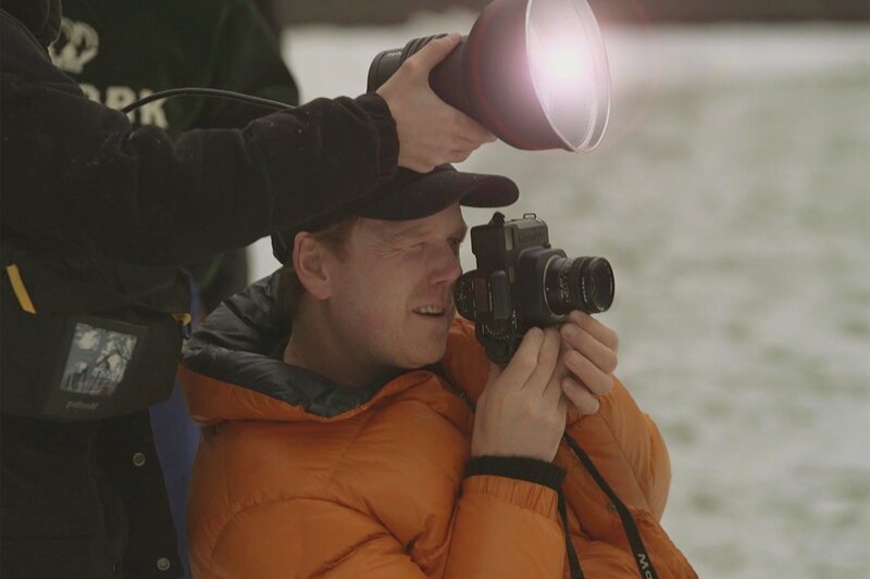 Kulturplatz: Fotos für Vogue & Co.? Unterwegs mit einem Starfotografen. Der Schweizer Fotograf Lukas Wassmann. – Bild: SRF