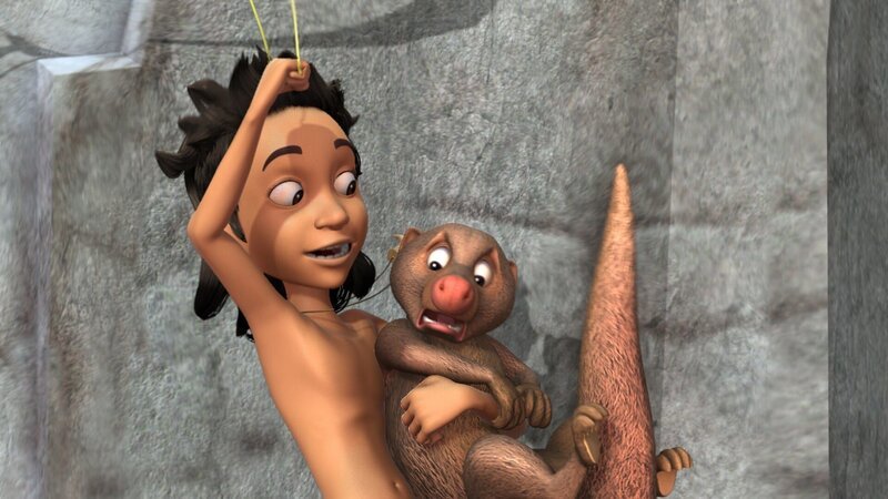 Mogli (l.) versucht alles, um Rikki-Tikki-Tavi (r.), den Mungo, zu retten. Gemeinsam gleiten sie mit dem Drachen an einer Felswand herab. – Bild: ZDF/​DQ Entertainment