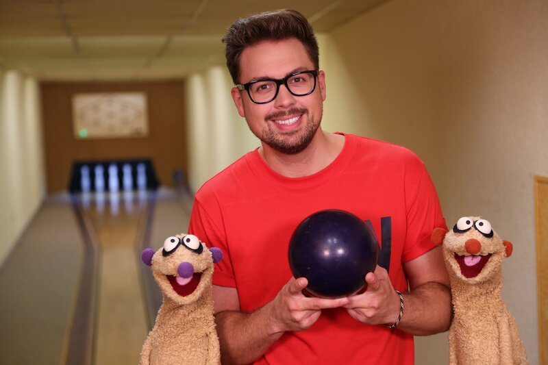 Die Erdmännchen Jan und Henry können nicht einschlafen, bevor sie nicht die Ziege auf dem Mond gefunden haben. – Bild: rbb/​bigSmile