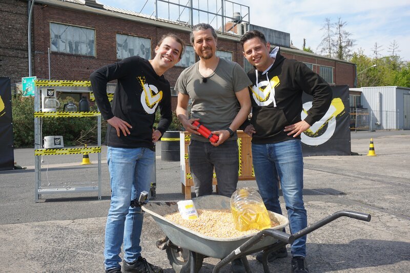 Popcorn XXL mit Dynamit – nur ein Riesenknall oder kann so aus Maiskörnern Popcorn werden? – Bild: ZDF/​Laura Dalinghaus