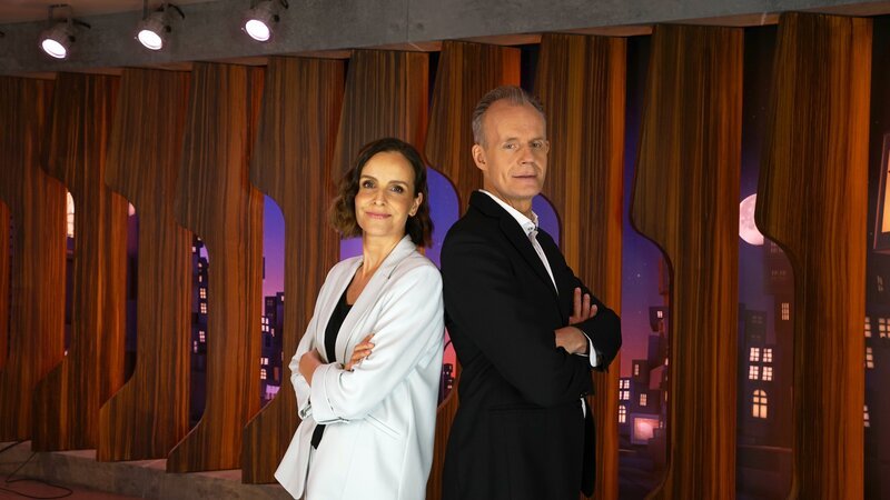 Die Anstalt mit Maike Kühl und Max Uthoff – Bild: Michael Tremer /​ ZDF