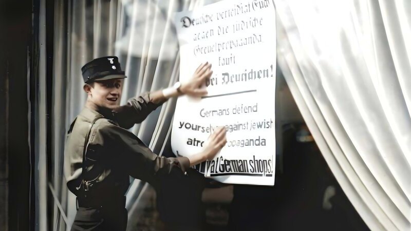 Die Nationalsozialisten rufen zum Boykott jüdischer Geschäfte auf. Es ist ein erster Schritt zur systematischen Ausgrenzung und Verfolgung. – Bild: ZDF and National Archives/​public domain