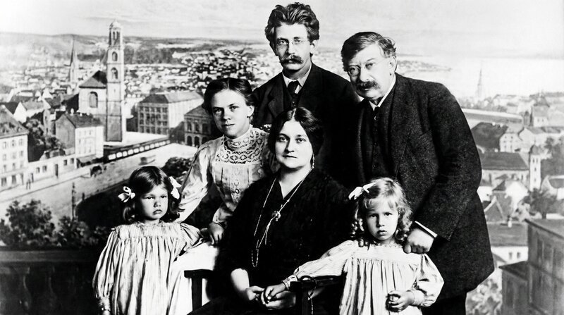 Viktor Adler und Familie. – Bild: ORF/​PAMMER FILM