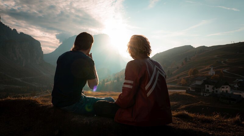 Leonard Scheicher, Johannes Nussbaum – Bild: ARD Degeto Film/​Studiocanal GmbH/​Luis Zeno Kuhn