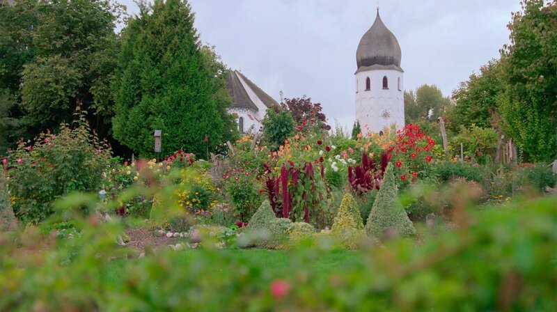 Campanile des Klosters Frauenchiemsee. Weiteres Bildmaterial finden Sie unter www.br-foto.de. – Bild: BR/​Michael Ackermann
