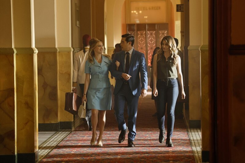 (v.l.n.r.) Hannah Carson (Eliza Taylor); Dr. Ben Song (Raymond Lee); Addison Augustine (Caitlin Bassett) – Bild: Universal Television LLC