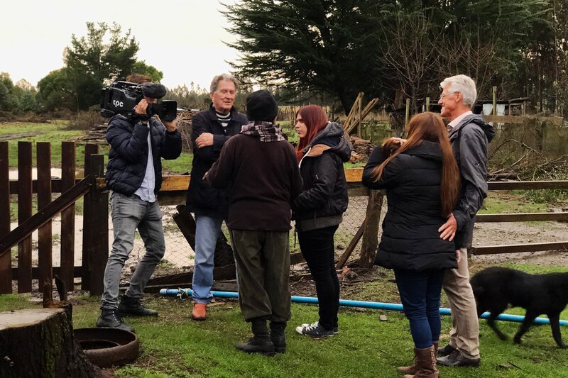 Meine fremde Heimat Staffel 3 Folge 6 und 7 Chile Der Mapuche Luis Quialpi zeigt Sara und Werner sein Land 2019 – Bild: SRF