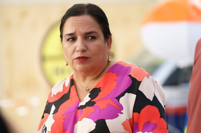 Gerichtsmedizinerin Dr. Franziska Beck (Maria Happel) am Tatort in St. Pölten. – Bild: Petro Domenigg/​FILMSTILLS.AT KG /​ ZDF und Petro Domenigg/​FILMSTILL