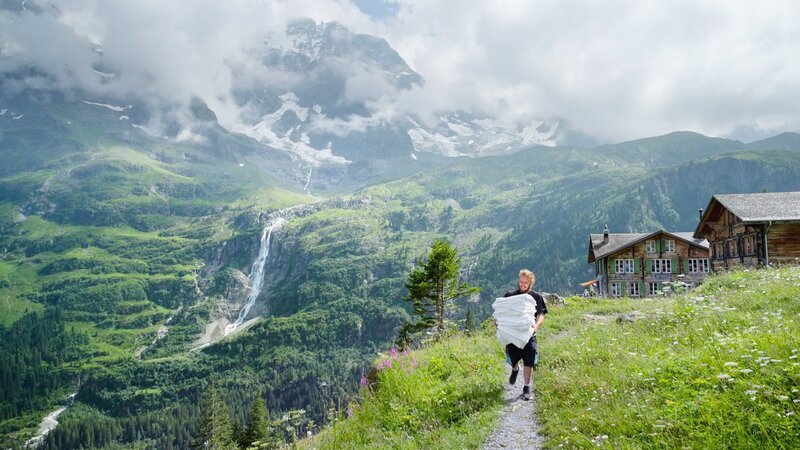 Der sensationelle Ausblick entschädigt für den harten Aufstieg auf den Obersteinberg. Zum sogenannten „Kerzenhotel“: – Bild: SRF/​3sat/​doc.station