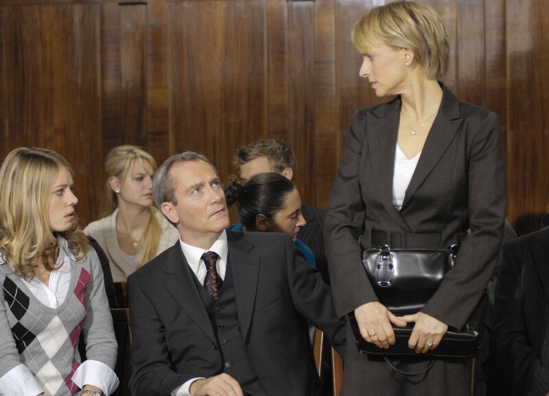 Wege zum Glück Kapitel 529 Staffel 1, Episode 529 Helena legt ein Geständnis ab: Lisa Spickschen als Lizzy, Peter Zimmermann als Richard, Silke Matthias als Helena, Jens Peter Nünemann als Hagen – Bild: SRF