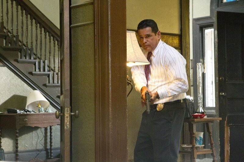 Raymond Cruz (Det. Julio Sanchez). – Bild: Sat.1 Gold