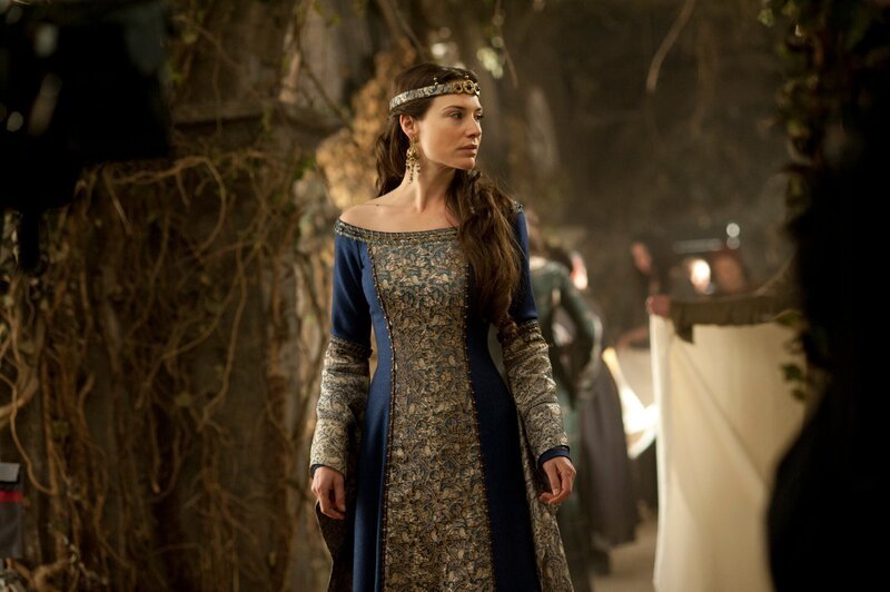 Folge 8: Die Verwandlung (Igraine) Morgan kann in Gestalt von Ygrain (Claire Forlani) selbst Merlin täuschen. – Bild: Wild Bunch