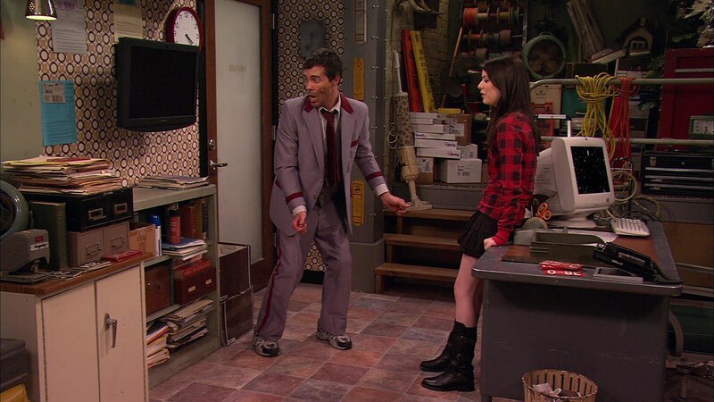 Lewbert (Jeremy Rowley), Carly Shay (Miranda Cosgrove) – Bild: Paramount
