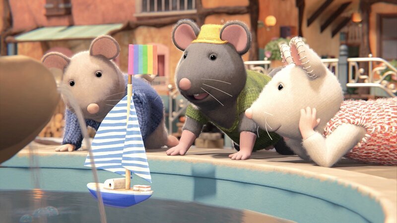 Sam (l,), Tonio (M.) und Julia (r.) sind froh, dass sie wieder draußen im Hof spielen können. Der lang andauernde Regen hat endlich aufgehört. – Bild: Cielo Films – Caribara Production /​ ZDF