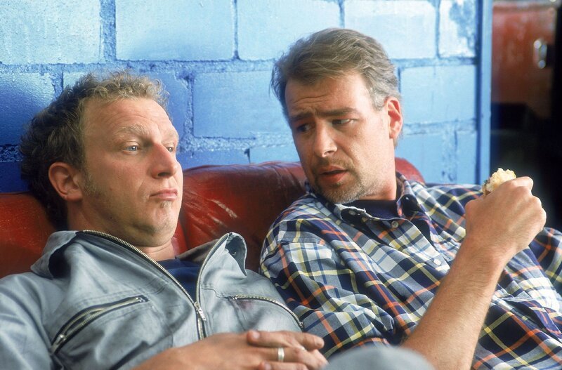 Ein Gespräch unter Männern: Matze (Matthias Komm, l.) und Horst (Frank Vockroth) diskutieren über die Zukunft ihres Ladens. – Bild: RTL /​ Is’ was Horst?