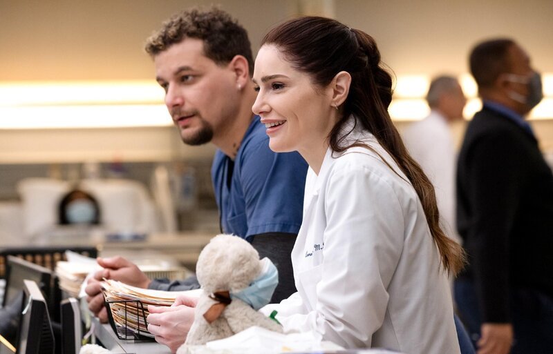 Dr. Lauren Bloom (Janet Montgomery) +++ Die Verwendung des sendungsbezogenen Materials ist nur mit dem Hinweis und Verlinkung auf RTL+ gestattet. +++ – Bild: RTL /​ Universal Television LLC