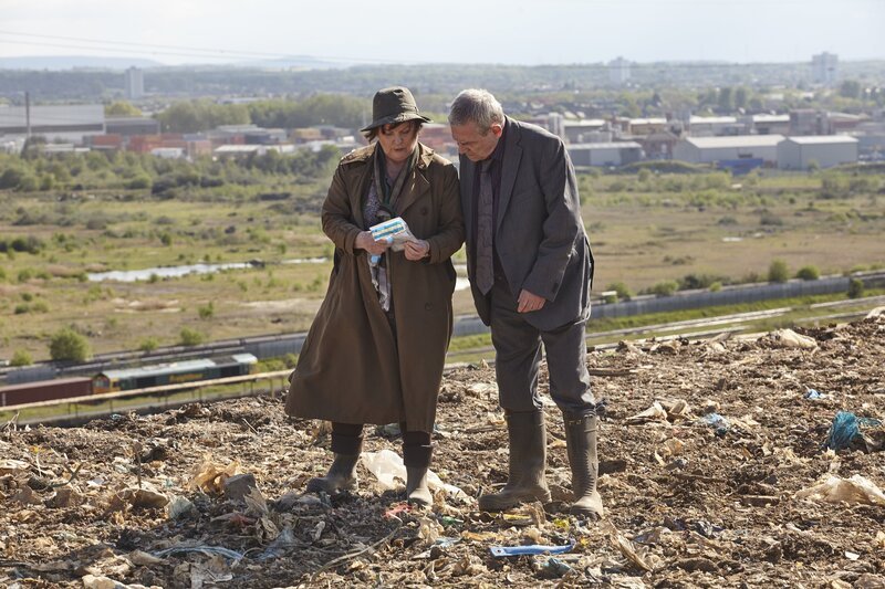 Vera Stanhope (Brenda Blethyn, l.); Kenny Lockhart (Jon Morrison, r.) – Bild: ITV Studios /​ Helen Williams