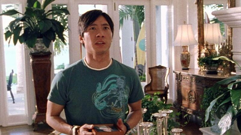 Nick Lam (Kelvin Yu), ein Haussitter, der die Anwesen sehr wohlhabender Hausbesitzer hütet, steckt in großen Schwierigkeiten. – Bild: RTL /​ Twentieth Century Fox