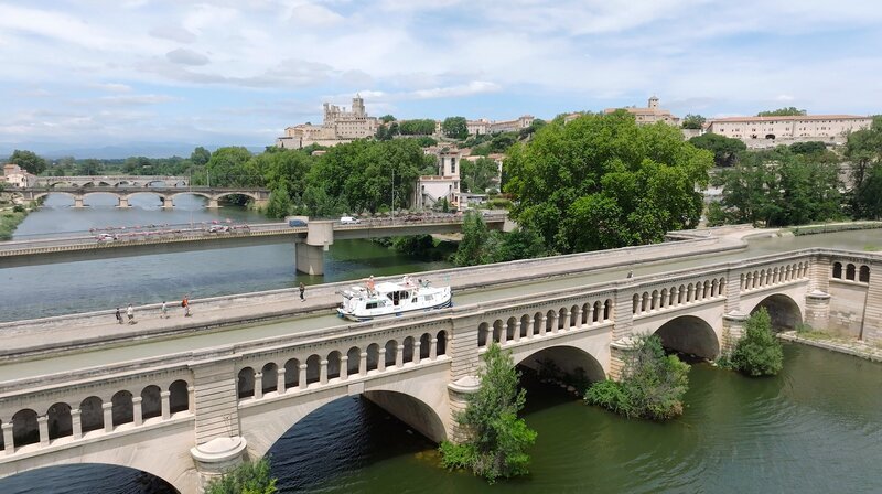 Béziers liegt rund 14 Kilometer vom Mittelmeer entfernt im Département Hérault in Südfrankreich. – Bild: NDR/​Jürgen Hansen/​Prospect TV
