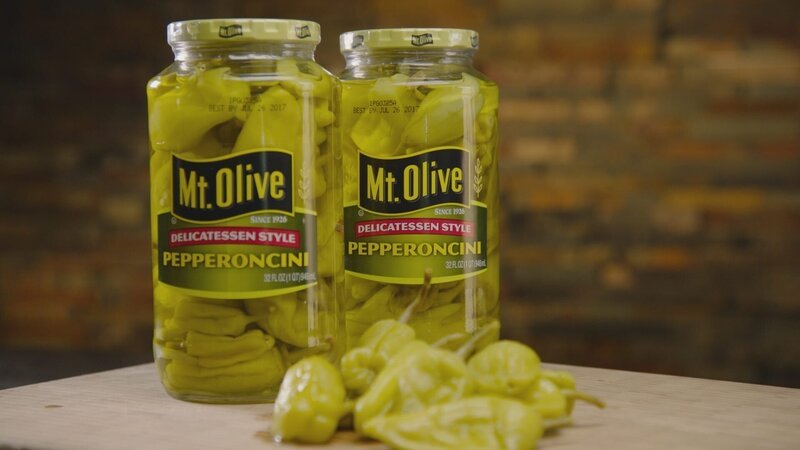 Eingelegte Paprikaschoten von Mt. Olive. – Bild: Cineflix