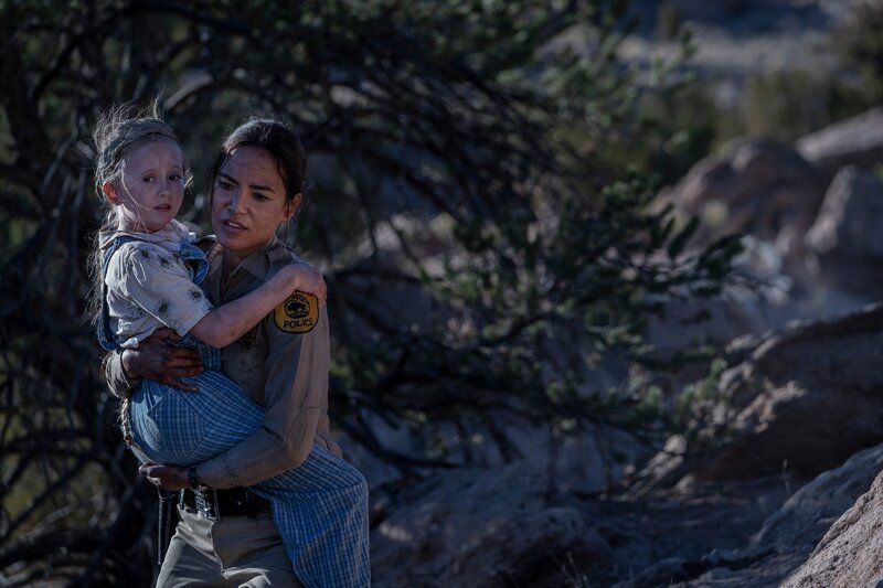 V.l.: Carol Smith (Sophie Jane Frick) und Bernadette Manuelito (Jessica Matten). – Bild: RTL /​ Michael Moriatis /​ AMC