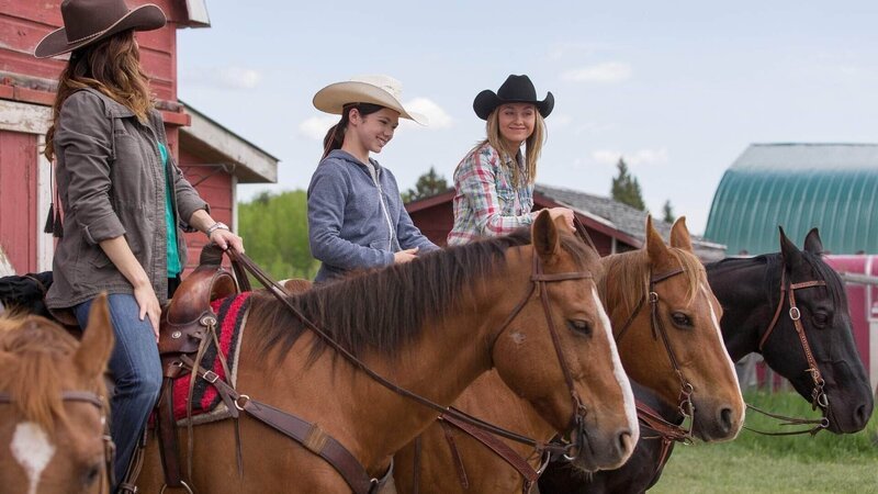 V.l.: Lou (Michelle Morgan), Georgie (Alisha Newton), Amy (Amber Marshall) – Bild: MG RTL D