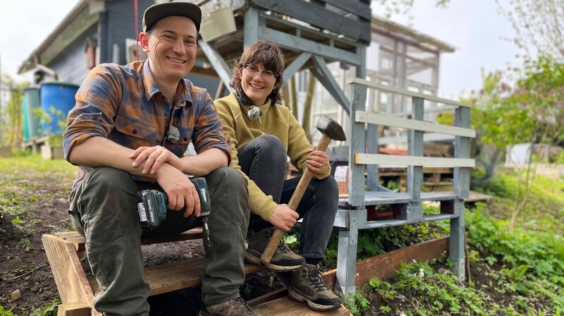 Neues Leben für alte Dielen - Debo und Florian haben daraus diese Treppe gebaut – Bild: NDR/​Petra Wernz/​ECO Media TV