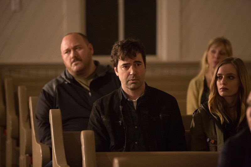 (v.l.n.r.) Ben Burns (Will Sasso); Sam Loudermilk (Ron Livingston); Claire Wilkes (Anja Savcic) – Bild: 2017 Primary Wave Productions, LLC. All Rights Reserved. Lizenzbild frei