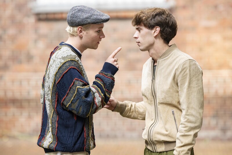 Bruno (Bruno Alexander, l.); Oskar (Oskar Belton, r.) – Bild: Joyn /​ Markus Hertrich