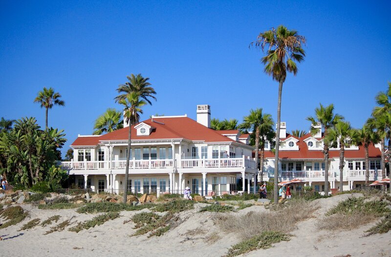 Strand bei San Diego: Das sonnige Klima Kaliforniens inspiriert Menschen zu außergewöhnlichen Dingen. – Bild: WDR/​Lukas Hoffmann