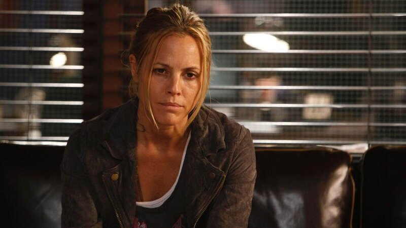 Vivians (Maria Bello) Mutter wurde vor Jahren missbraucht und getötet. Bringt sie die Ermittler auf eine neue Spur? – Bild: RTL /​ NBC Universal